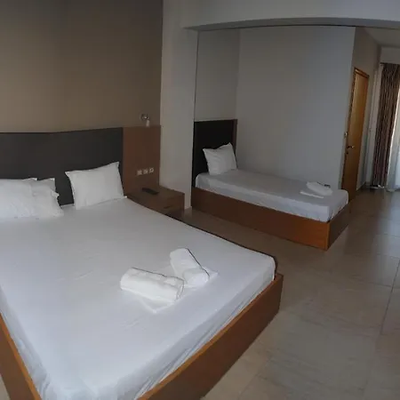 Aparthotel Niriides And *