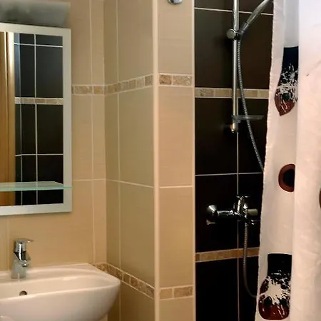 尼里迪斯一室公寓和公寓 4*