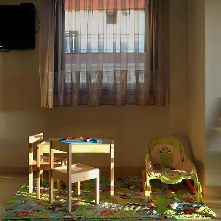 尼里迪斯一室公寓和公寓 4*