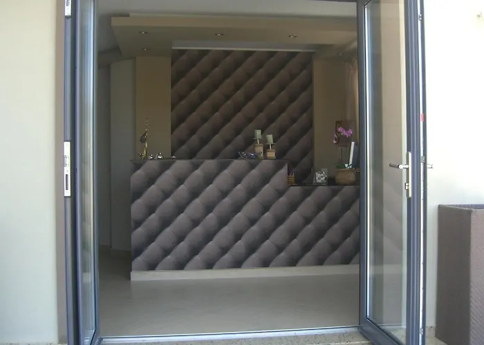 Aparthotel Niriides And