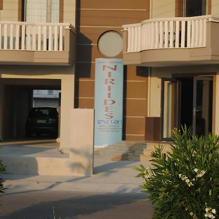 Niriides Studios And Paralía