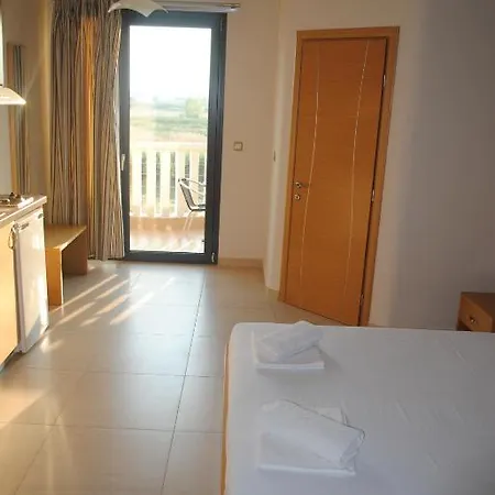 Niriides Studios And 4* Paralía