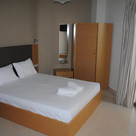 Apart-hotel Niriides And Paralía